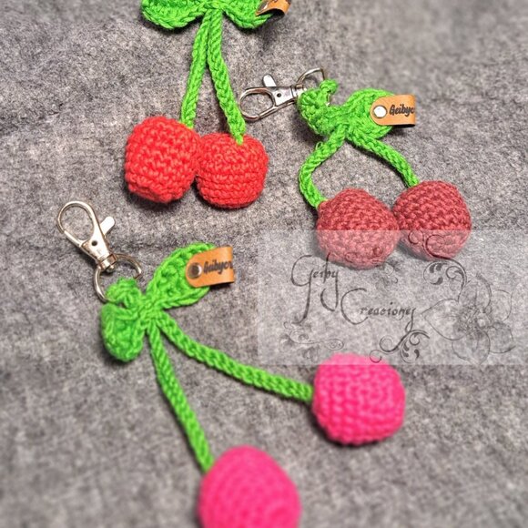 Red cherry keychain - Picture 2 of 4
